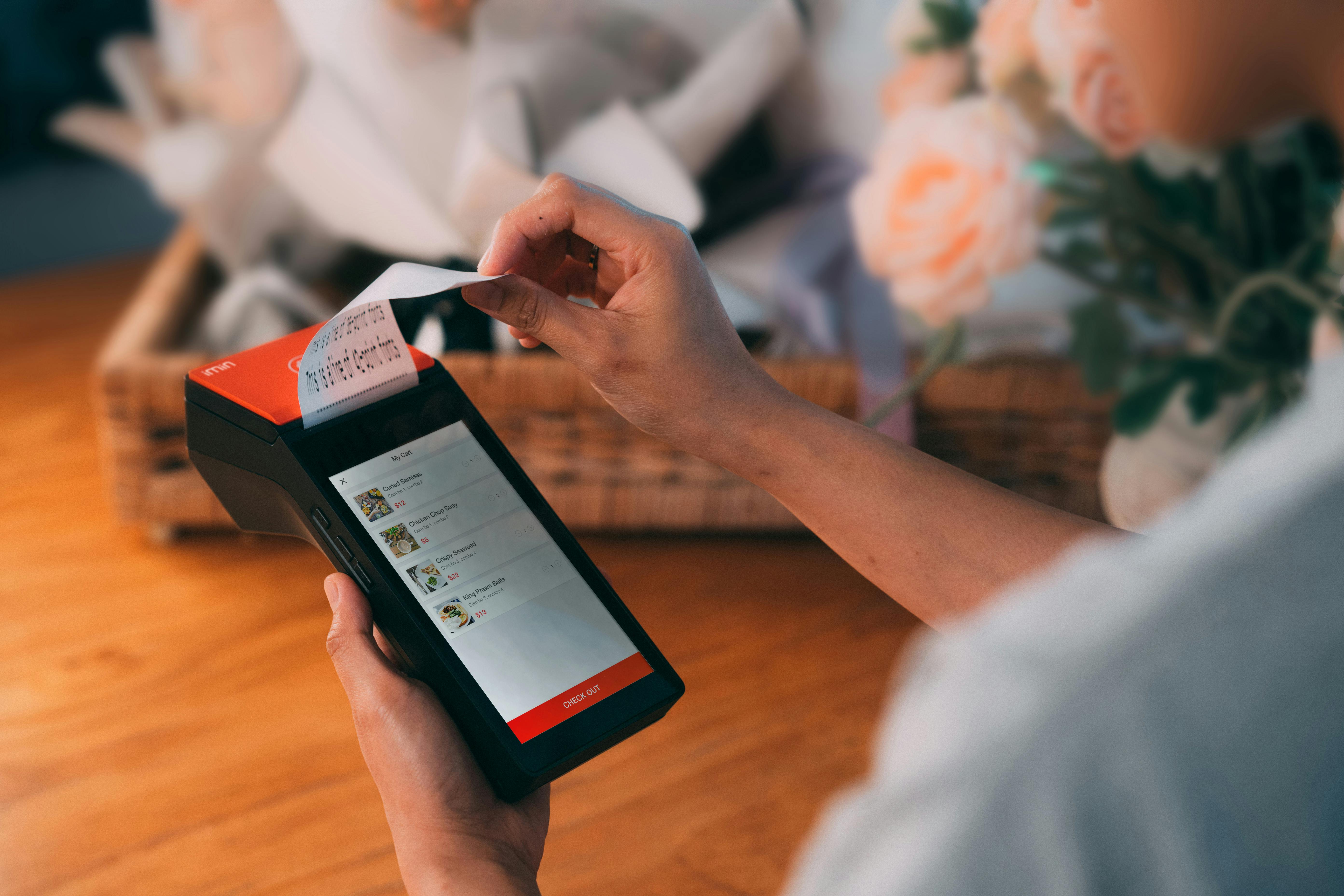 Навіщо вашому салону POS-система: 5 причин підключити точку продажів