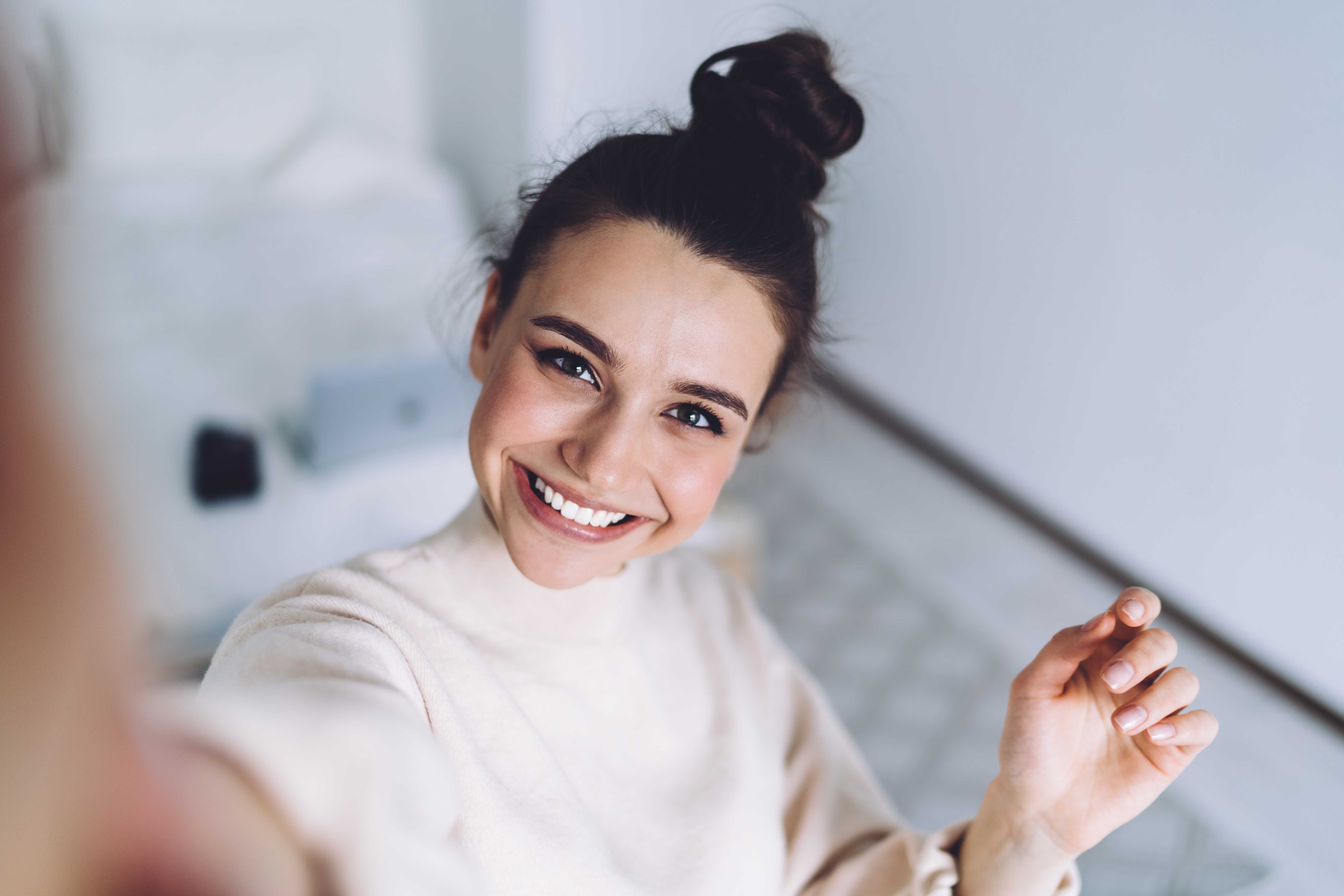A girl in brow & lashes beauty salon