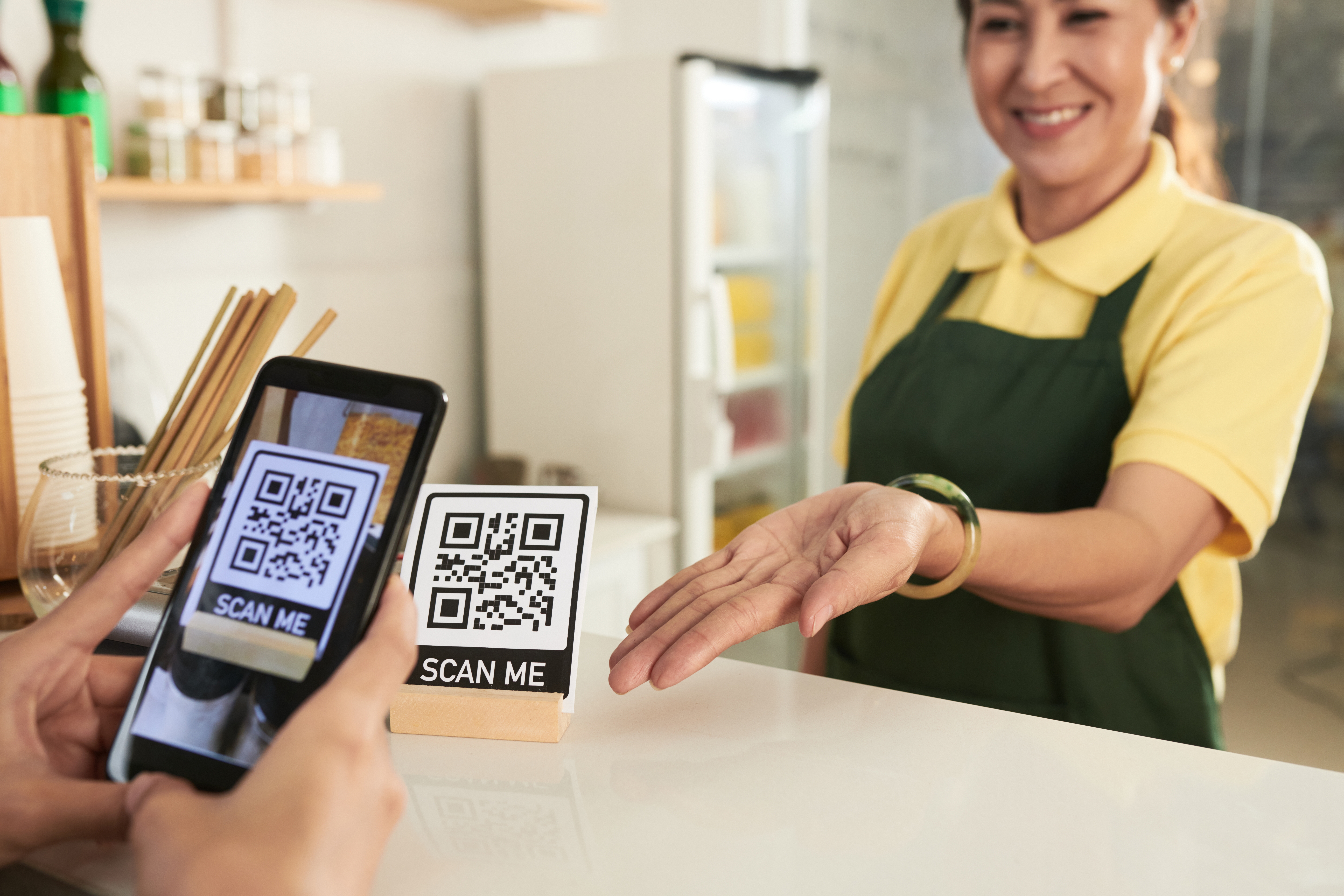 Payments and reviews via stands with NFC and QR codes