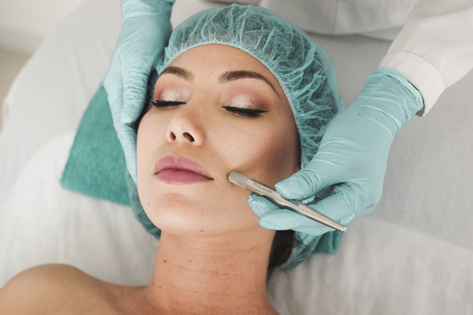 Online appointment software for permanent makeup artists and their clients