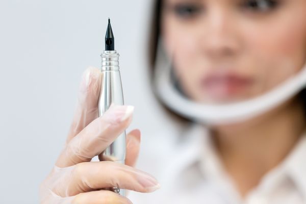 Guide to cleaning and disinfecting salon equipment